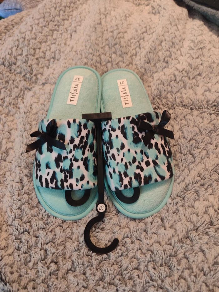 Chausson claquettes neuf leopard bleuté pointure 37