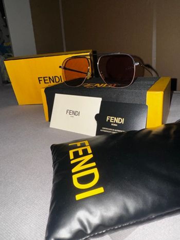 Lunette fendi authentique - photo numéro 7