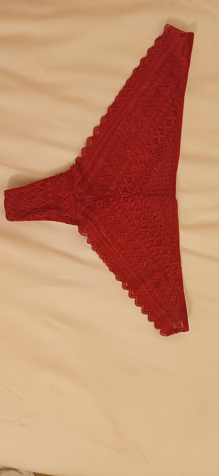 Tanga rouge dentelle - photo numéro 2