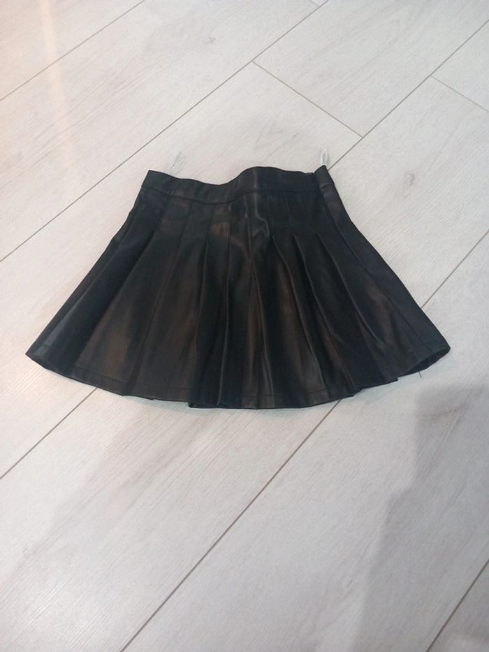 Jupe plissé noir style cuir 5 ans