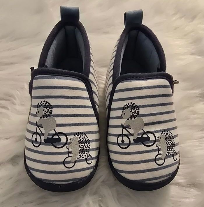 NEUF(non portés) 💙💙💙😍🤩 superbes Chaussons bébé garçon pointure 22💙💙💙(ferme)