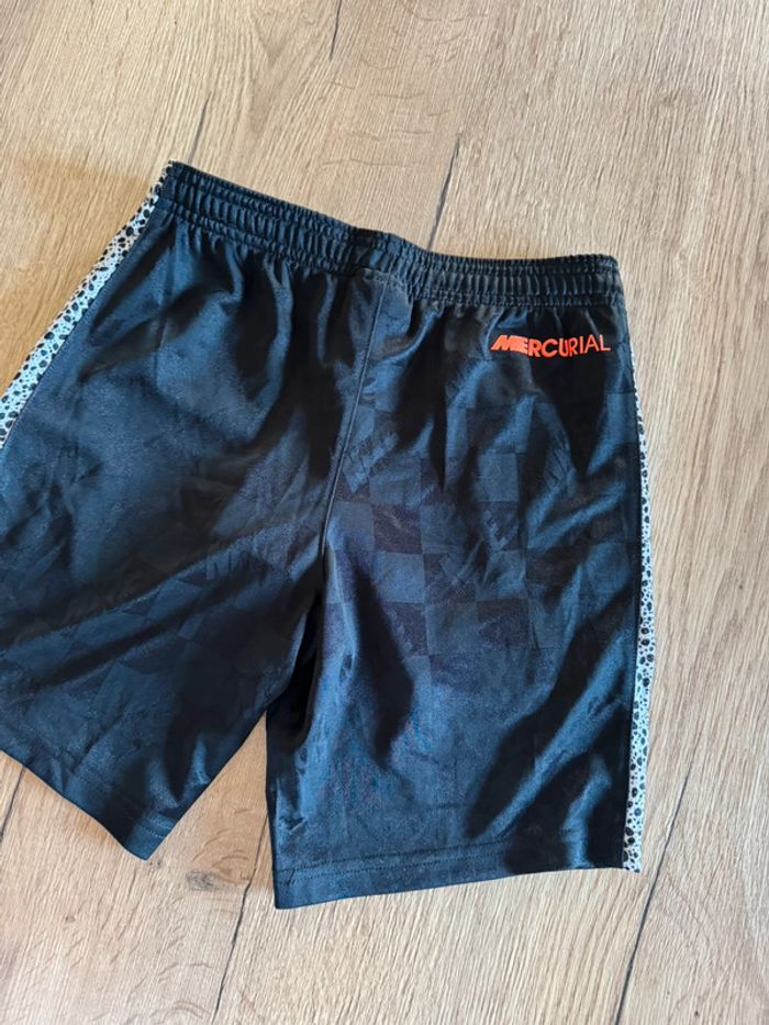 Short Nike dri-fit taille S 8-9 ans neuf avec étiquettes - photo numéro 13