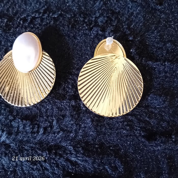 Faby27800 Boucles d'oreilles à clous - couleur : doré et nacré - - photo numéro 2