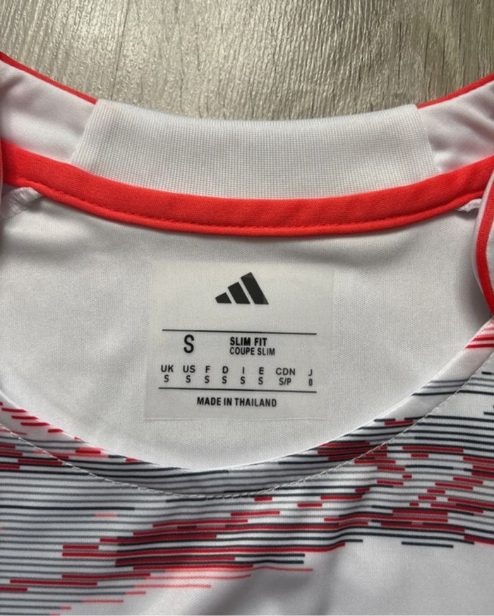 Maillot de foot FC BAYERN taille S - photo numéro 2