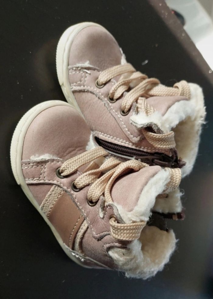 Chaussures fourrées taille 19 - photo numéro 2
