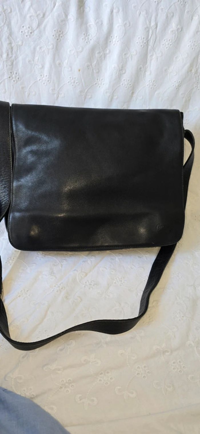Sac besace en cuir vintage (besoins d un Soins - photo numéro 9