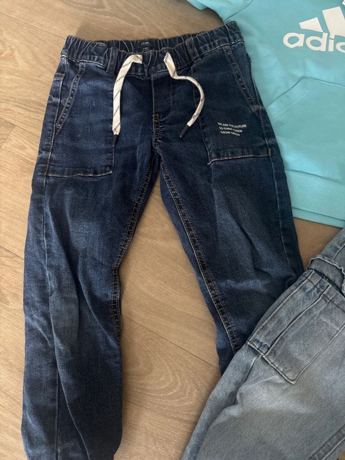 Ensemble sweat adidas et 2 jeans kiabi 6 ans - photo numéro 3