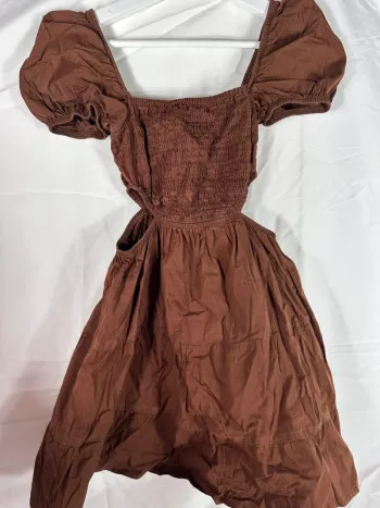 Petite robe marron Bershka