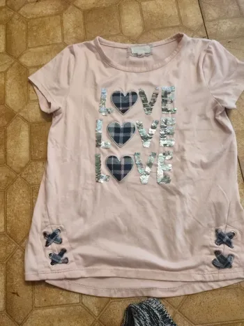 T-shirt between 8 ans