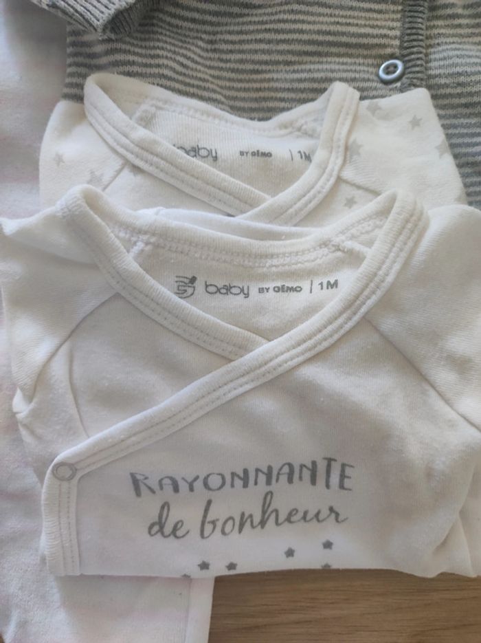 Lot vêtements 1 mois - Très bon état - photo numéro 2