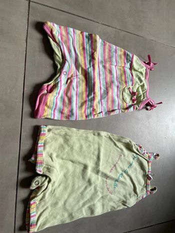 2 bodies sans manches 6mois