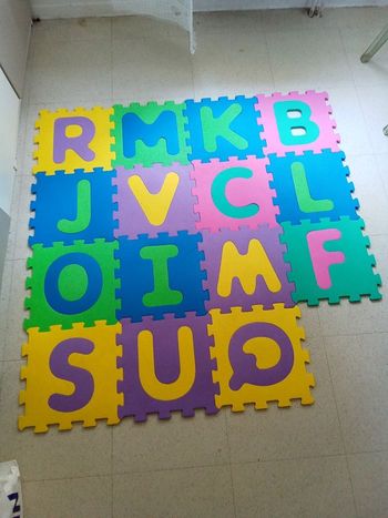 Tapis en mousse avec les lettres