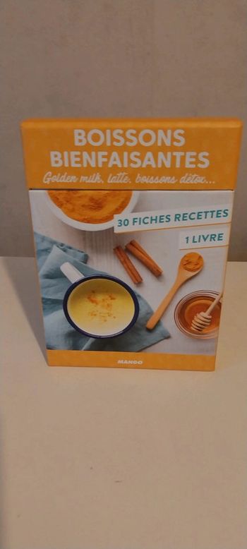 Boissons bienfaisantes: Golden milk, latte, boissons détox. 30 fiches recette

+livre