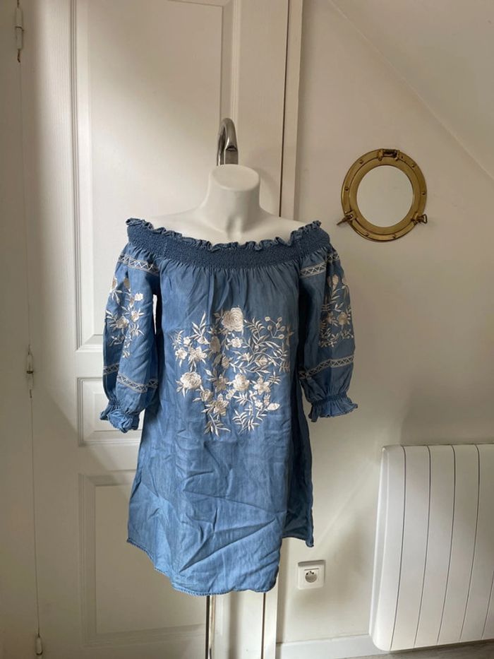 Robe brodée à fleurs - photo numéro 2