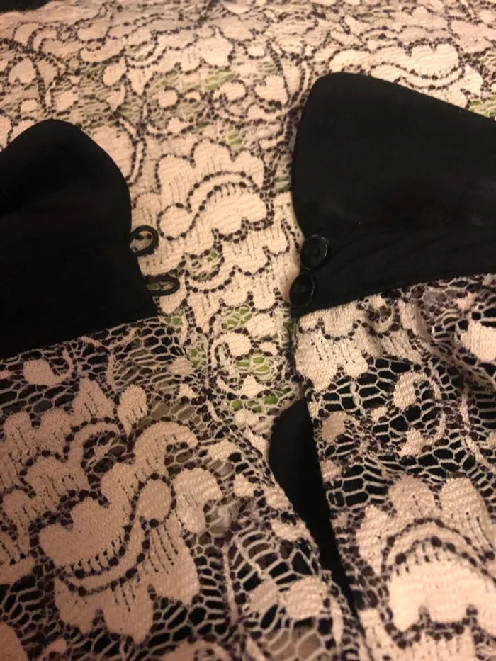 Blouse Zara,haut crème-bège effet dentelle sans manches en col contrasté - photo numéro 2