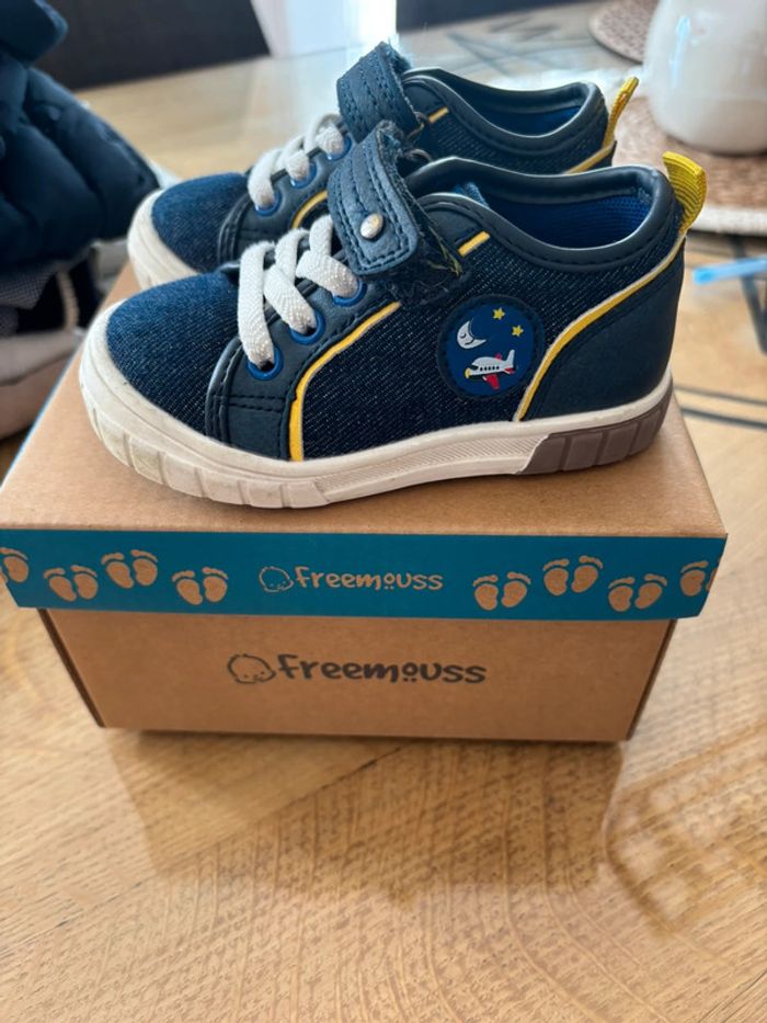 Basket bleu jeans et jaune taille 20