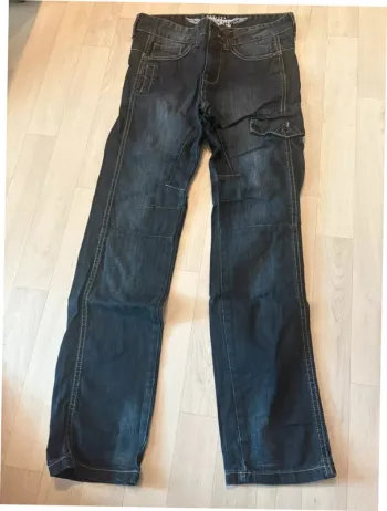 Jean 14 ans evergame stylé avec une poche sur le côté très bon état