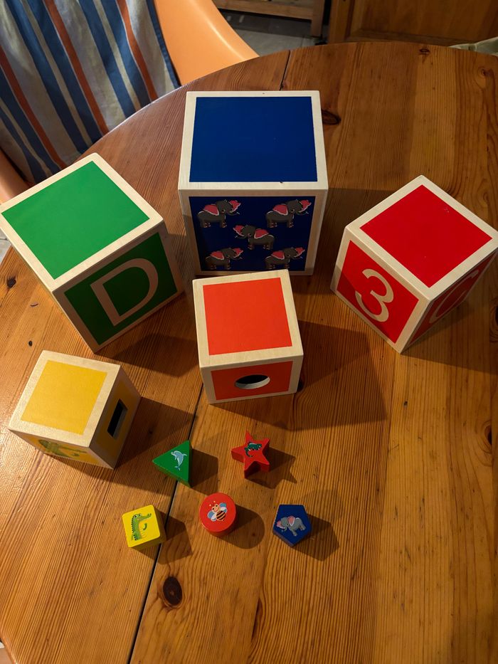 Cubes d’activité en bois