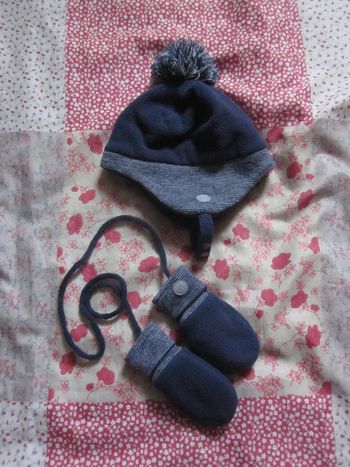 Bonnet bleu marine et moufles 6-12 mois