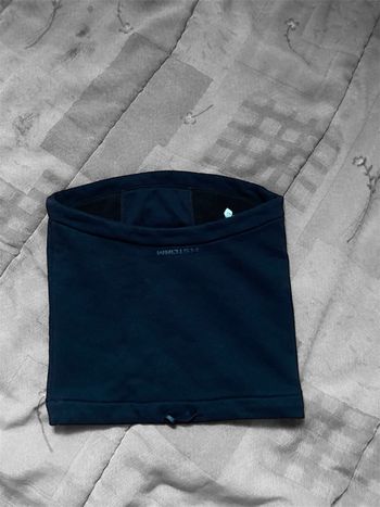 Cache coup UNDER ARMOUR