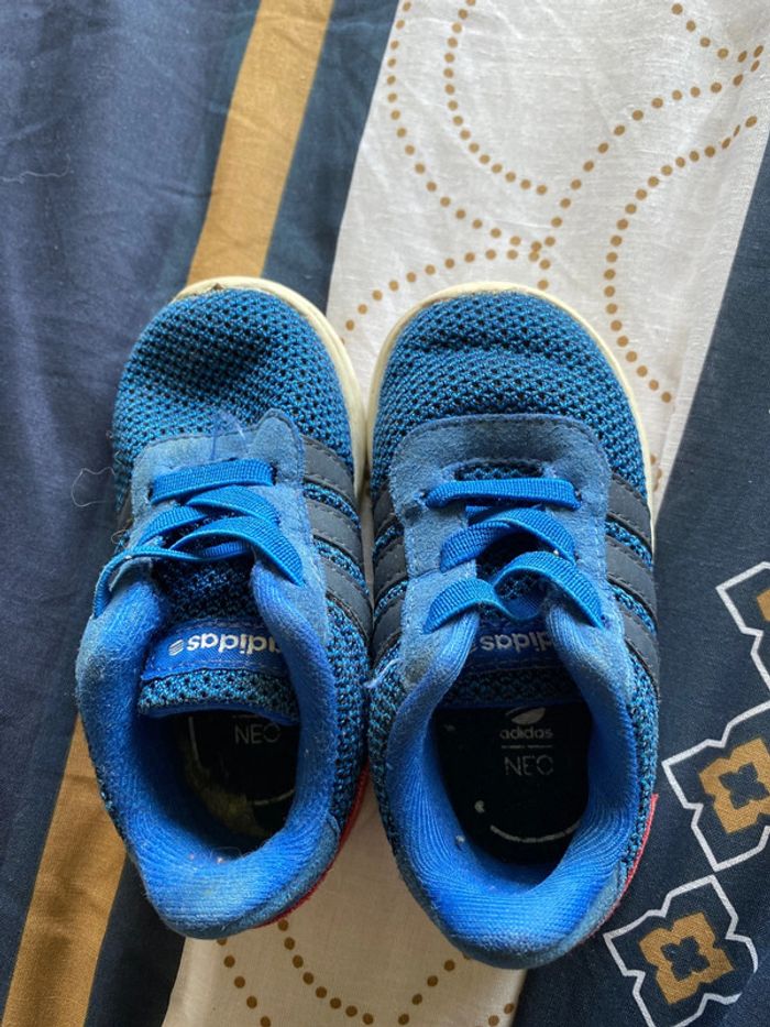 Basket adidas taille 20 - photo numéro 2