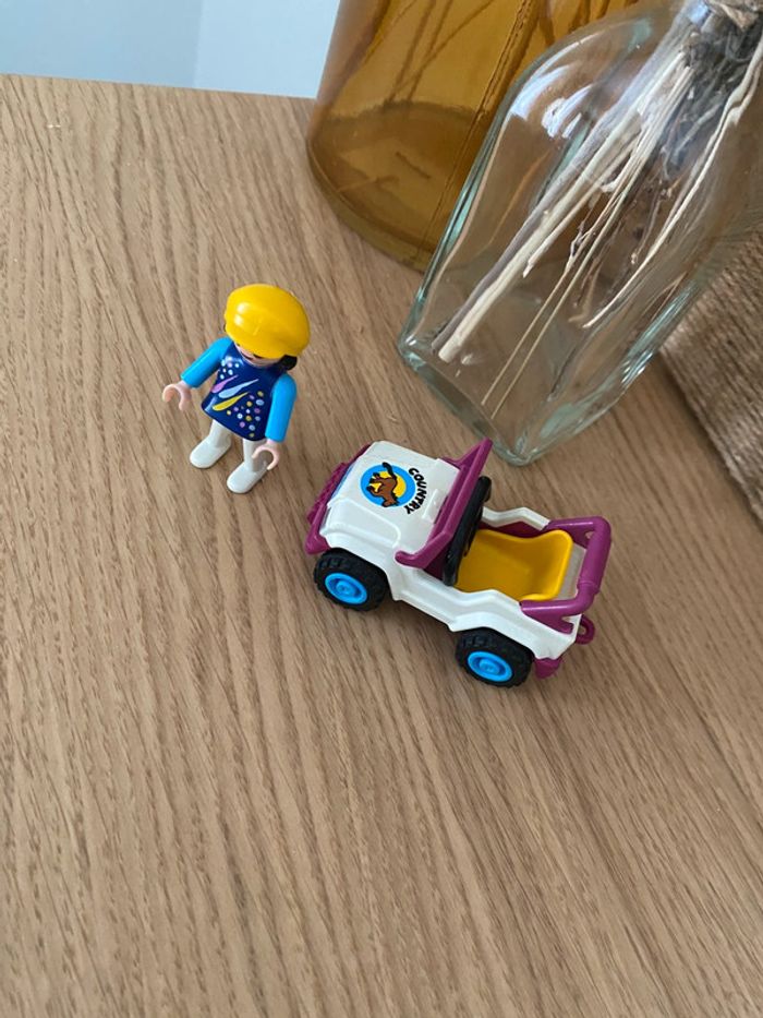 Enfant avec voiture Playmobil - photo numéro 2