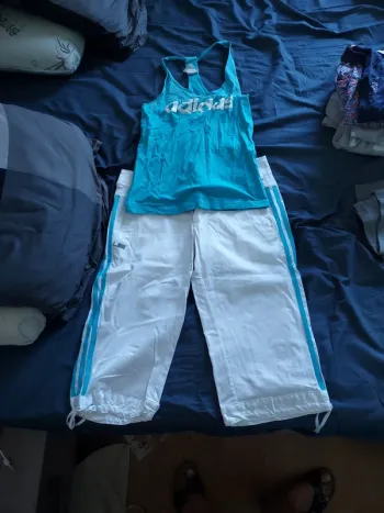 Ensemble Adidas haut 38 et bas 42