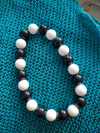 Collier de perles élastiqué