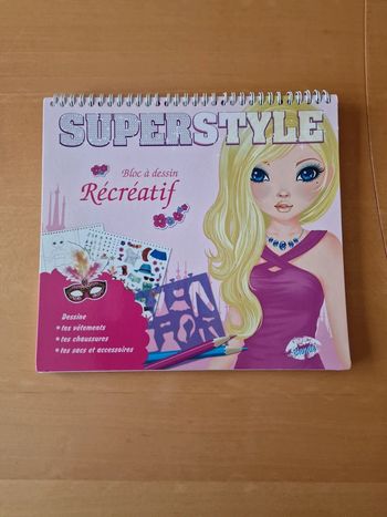 Livre Bloc à dessin superstyle en TBE Éditions Cerise Bleue