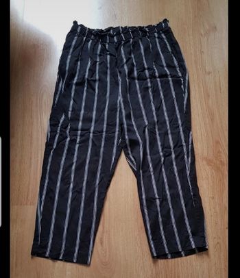 Pantalon fluide Hm Noir a rayures blanches  taille 42