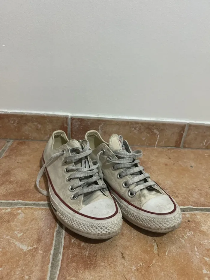 Converses blanches