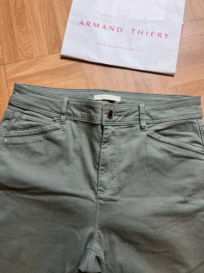 Pantalon court vert kaki Armand Thiery (NEUF) - photo numéro 3
