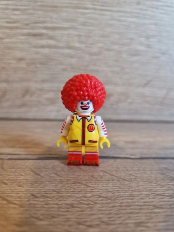 Figurine type lego McDonald's