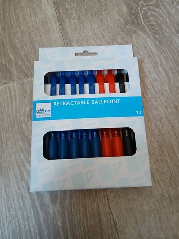 Lot de 10 stylos neufs