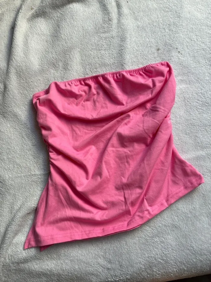 Top rose en très bonne état - photo numéro 2