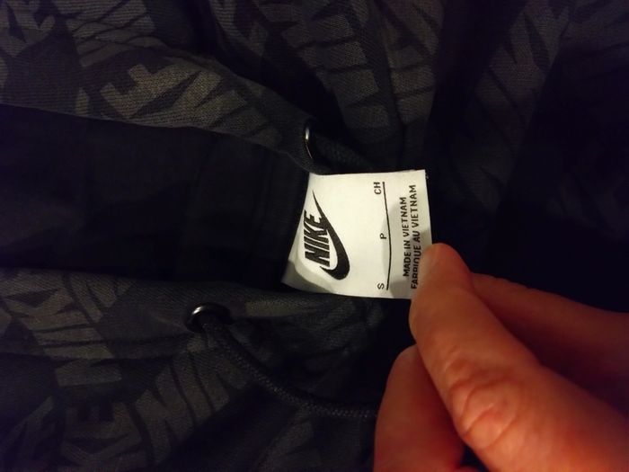 Sweat à capuche Nike noir avec logo gris – Taille S 36 – Très bon état - photo numéro 3