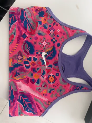 Brassiere fille Nike état neuf xl
