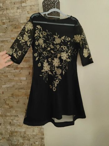 Robe noire broderie dorée
