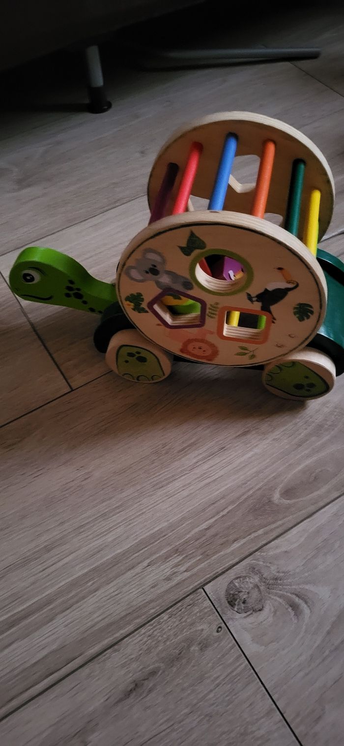 Tortue à tirer en bois avec formes