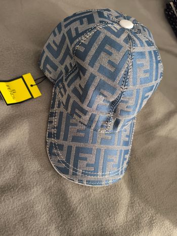 Casquette fendi