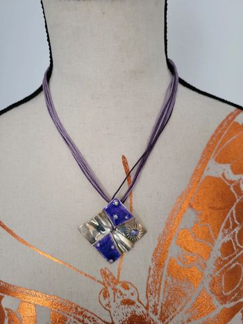 Collier ton violet