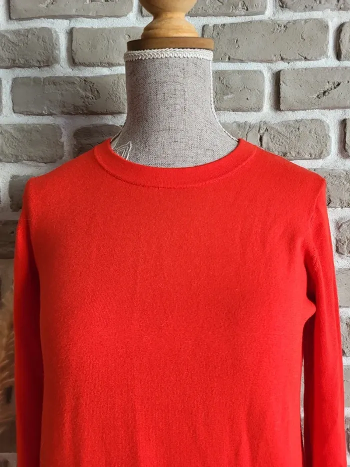 Pull rouge corail Zara boutons dorés - douceur chic - photo numéro 2