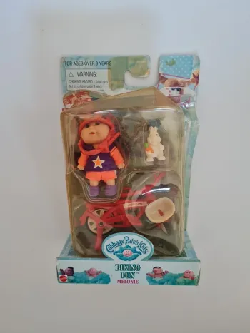 Figurine cabbage patch kids