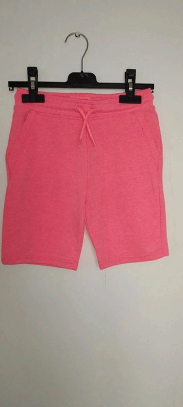 Bermuda rose taille 7/8 ans