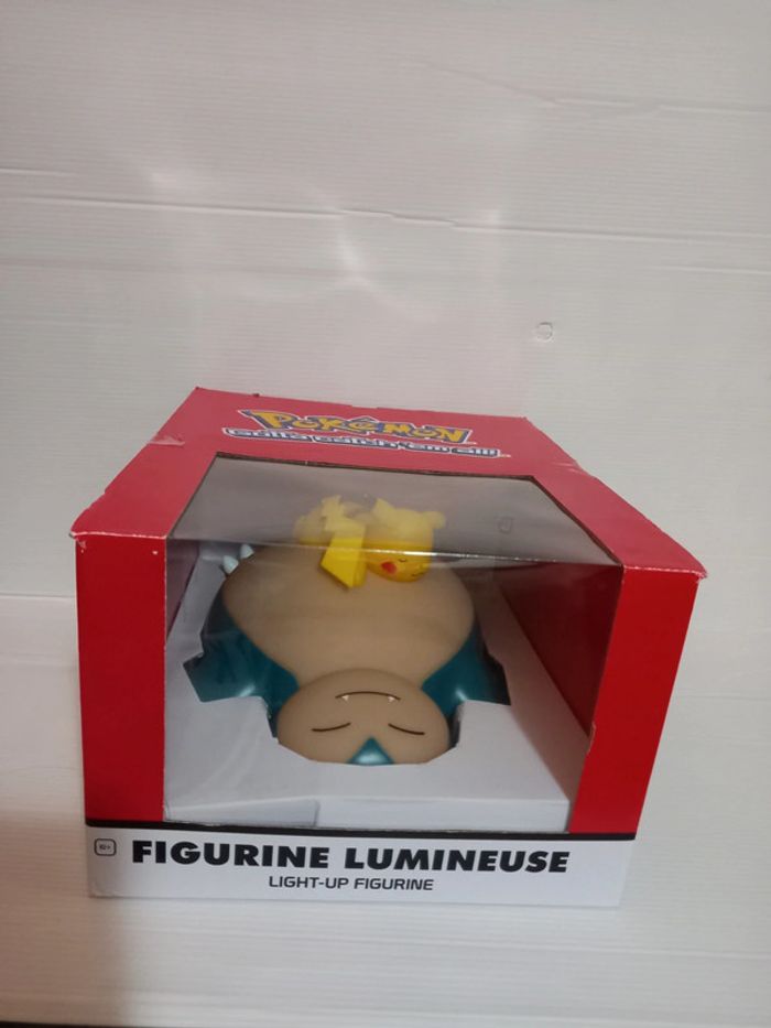 Figurine pikachu et ronflex lumineux