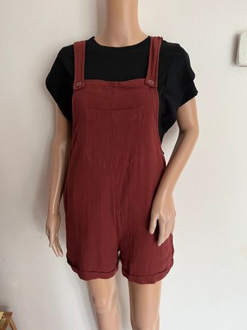 Combi short bordeaux taille 38, 100 % coton T-shirt noir non fourni