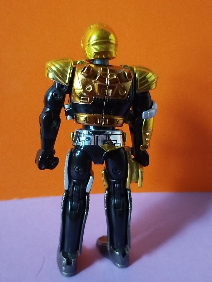 Figurine Winspector jaune - photo numéro 4