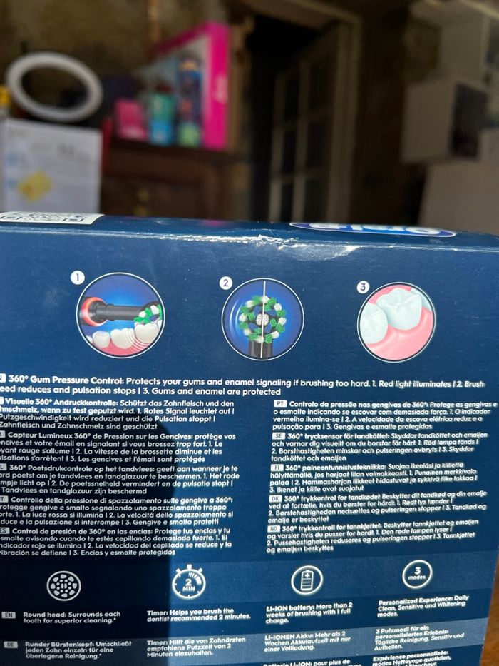 Brosse à dents électrique Oral B Pro 3 noire pour homme - photo numéro 2