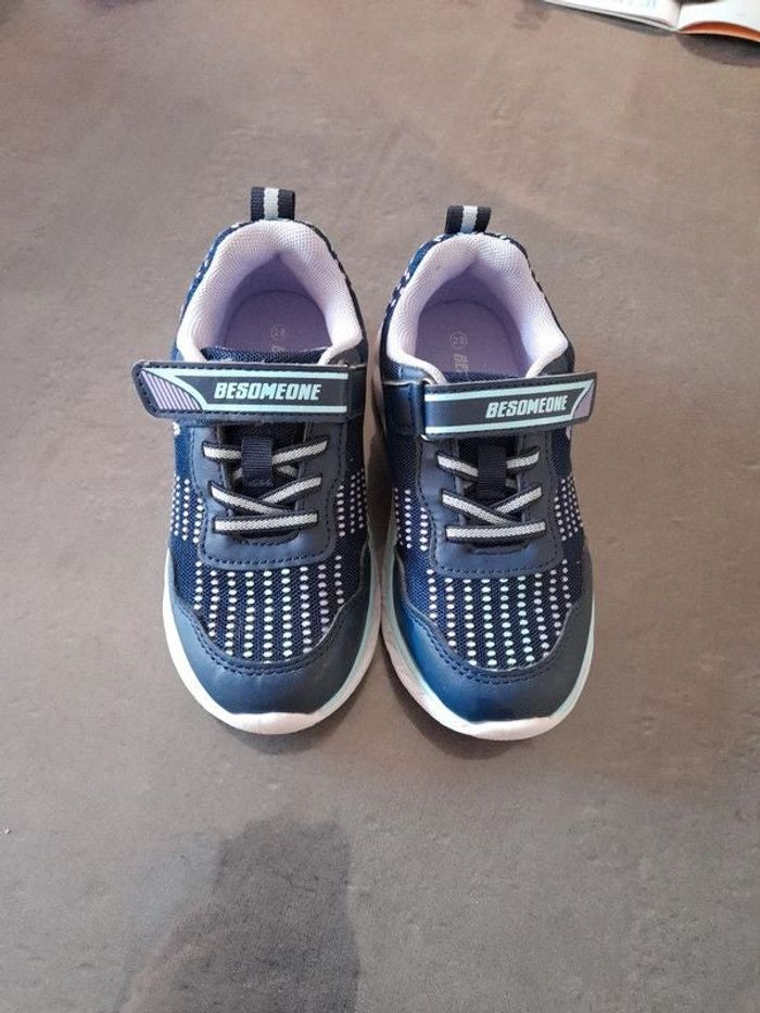Chaussures de sport enfant taille 28
