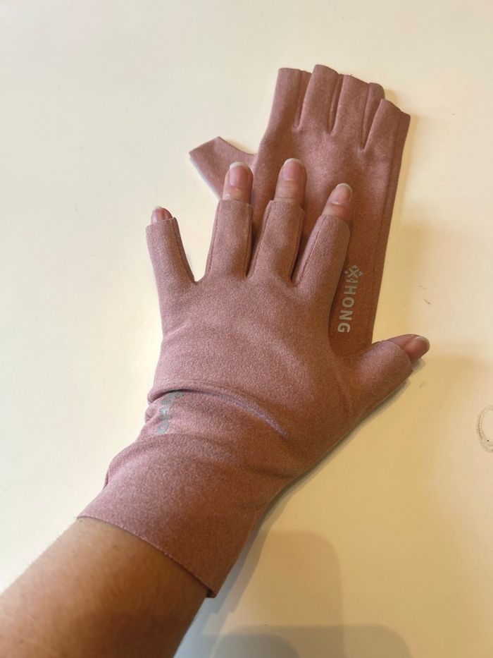 Jolies mitaines NEUVES pour femme  CHAUDES  de couleur rose - photo numéro 5